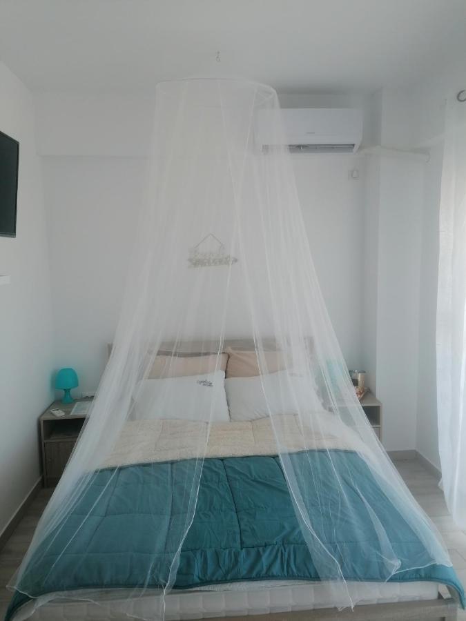 Crystal Blue Apartments Nea Kallikrateia Εξωτερικό φωτογραφία