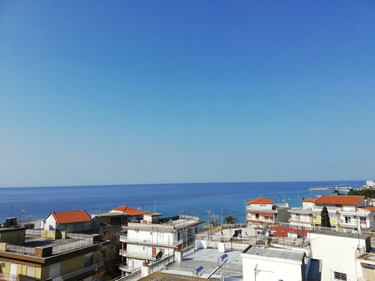 Crystal Blue Apartments Nea Kallikrateia Εξωτερικό φωτογραφία
